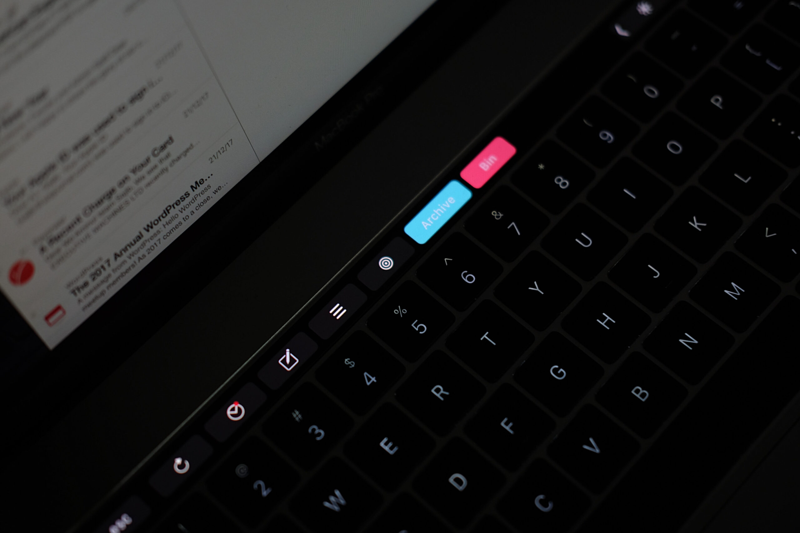 airmail 3 review - airmail on touch bar