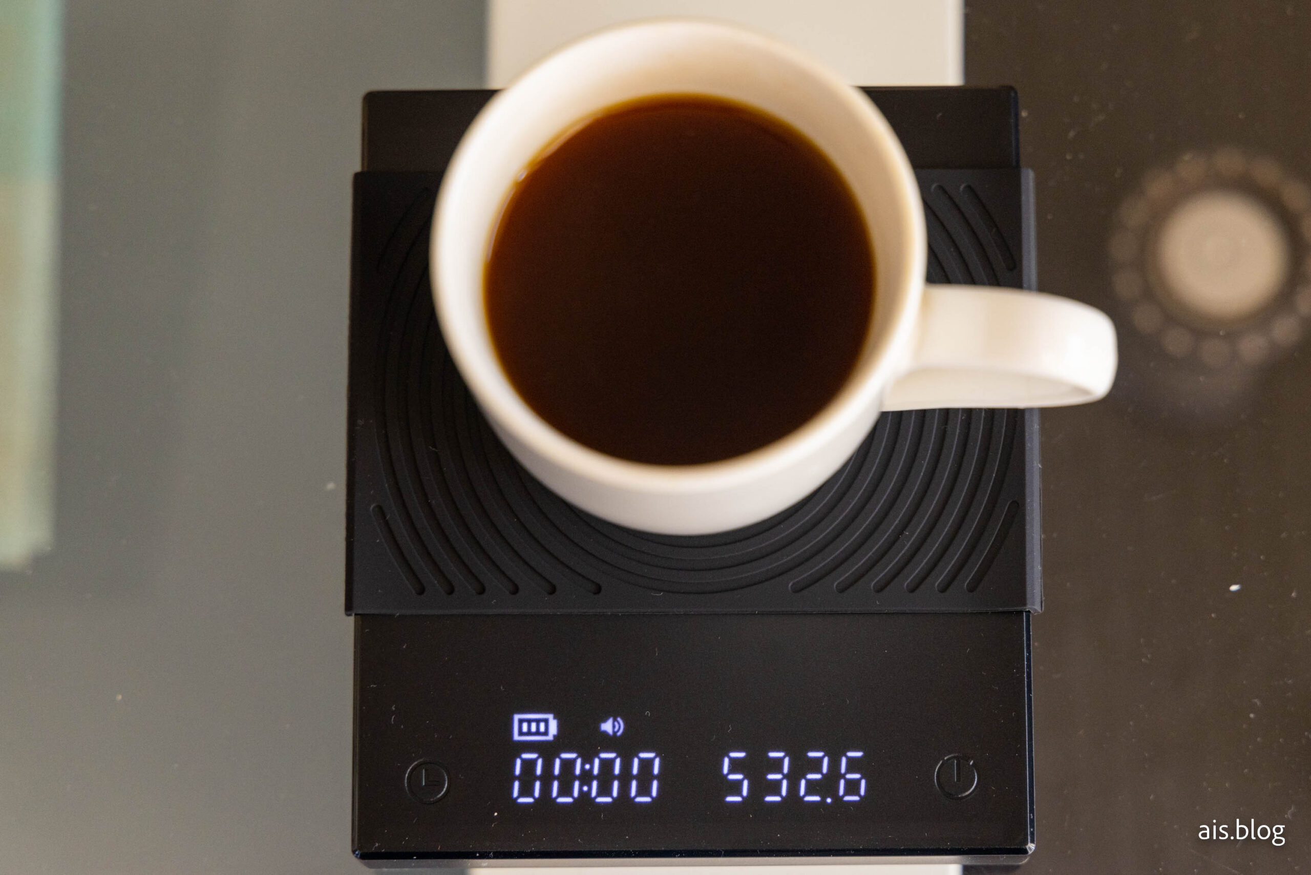 making coffee with 1zpress k-max and aeropress go