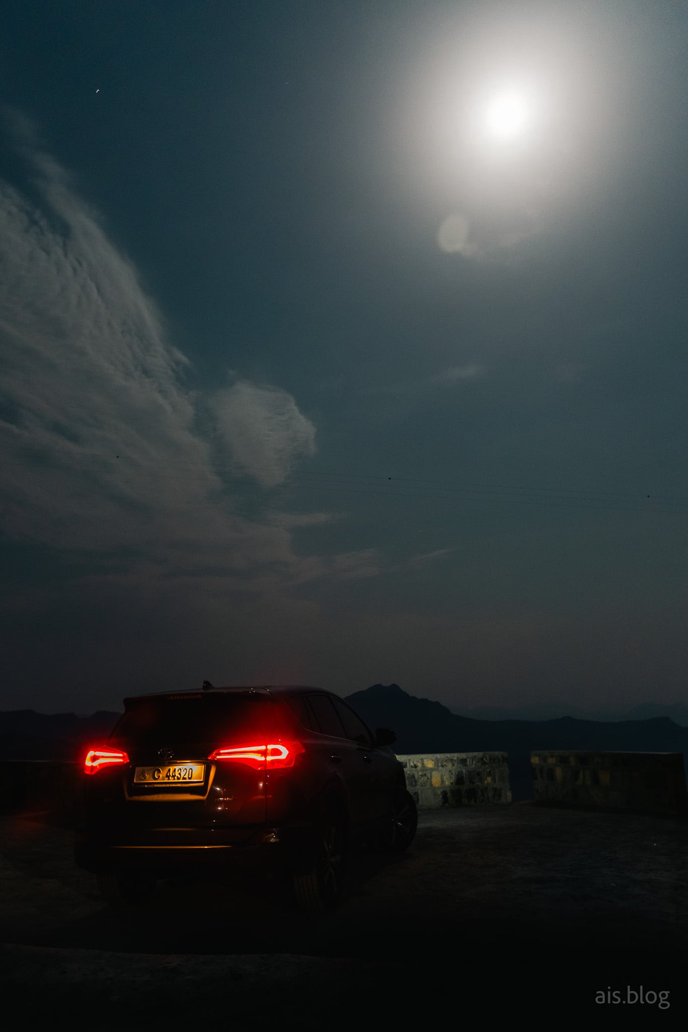 moon photography, jebel jais mountain, ras al khaimah. toyota rav4