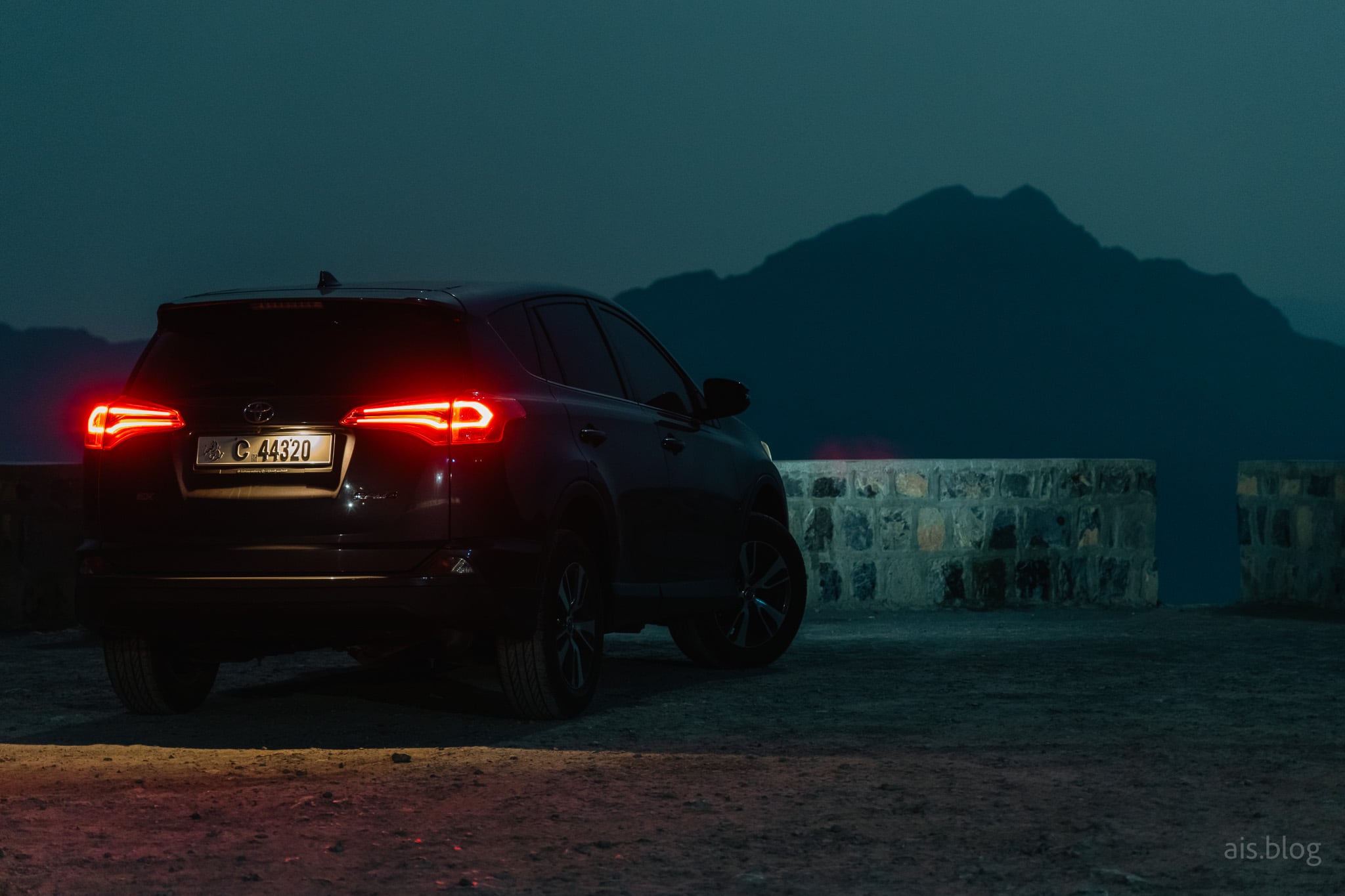 moon photography, jebel jais mountain, ras al khaimah. toyota rav4
